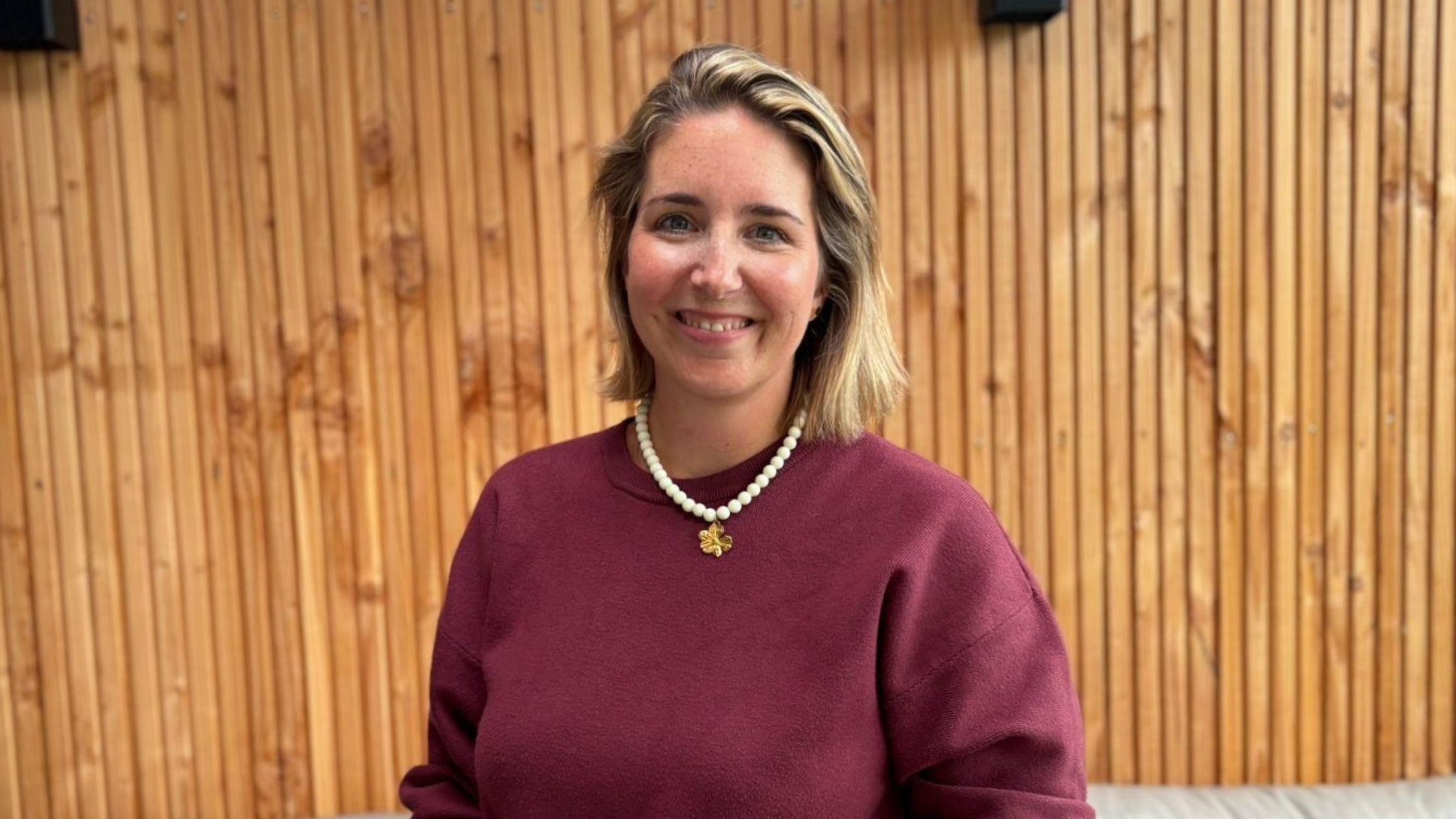 vrouw met rode trui